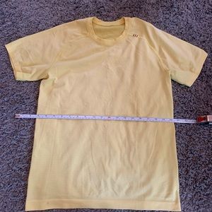 Mens lululemon shirt size small yellow
